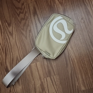 New everywhere‎ lululemon belt bag new with tags